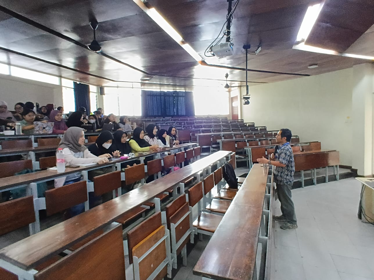 kuliah tamu itb